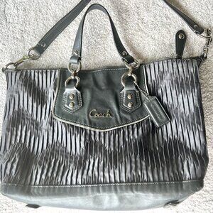 Coach purse - EUC - grey/silver! Great purse!